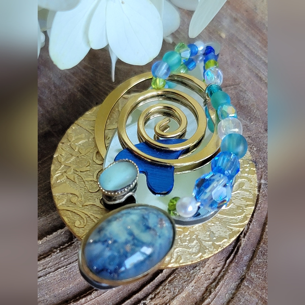 LIZTECH Vintage 1989 Elegant Gold and Blue Spiral Brooch